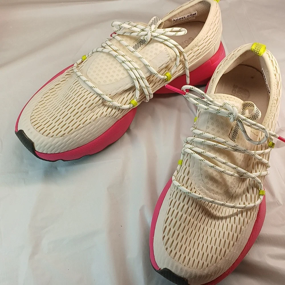 Sorel Women's Cream and Pink Sneakers size 9. mint condition